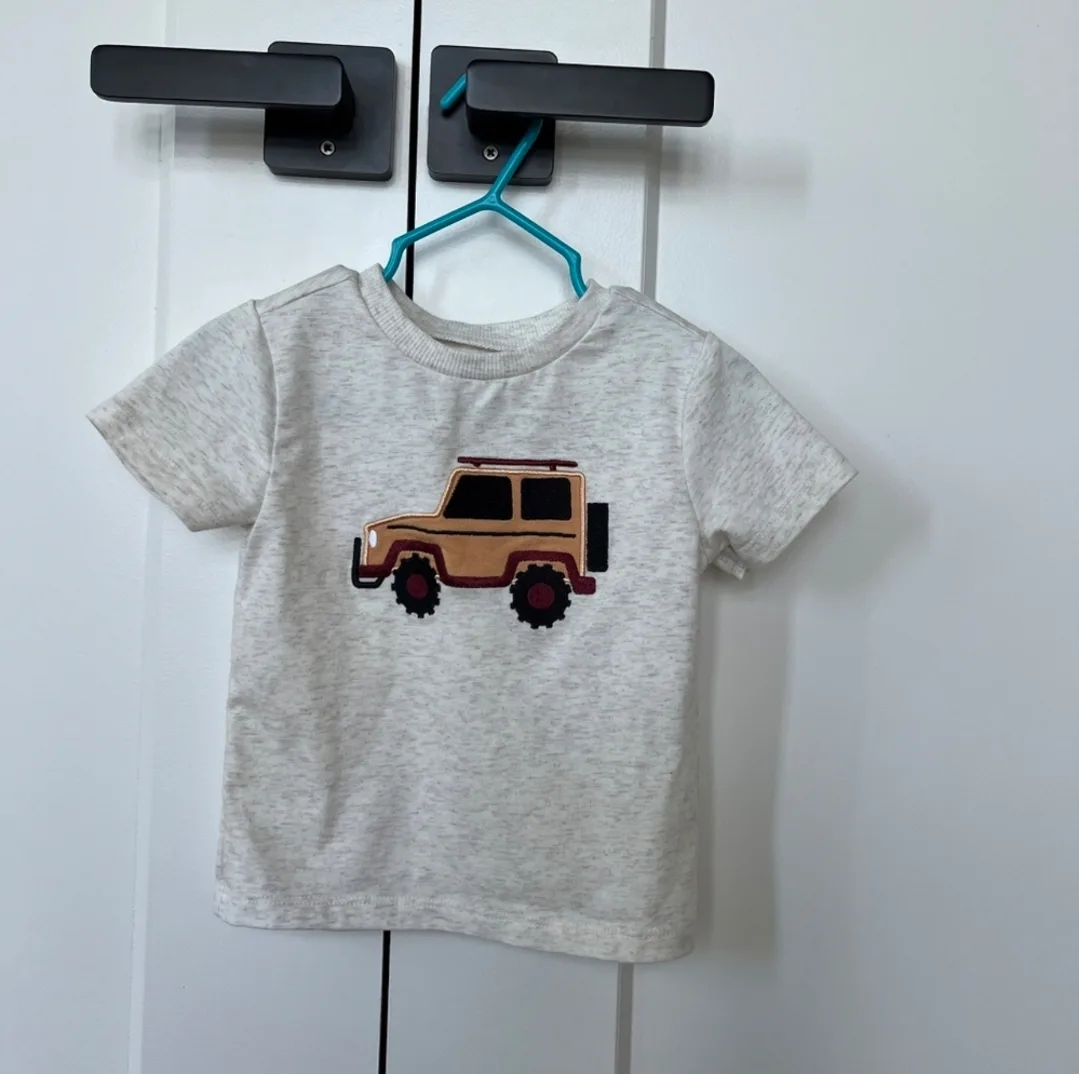 Pekkle lion Romper + truck t shirt 18M image indicator(2)