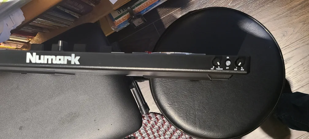 Numark MixTrack Pro 3 DJ Controller image indicator(7)