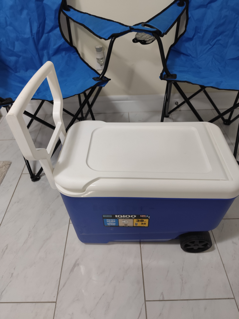 Igloo Cooler, Two Folding Chairs, and beach tent - photo 4