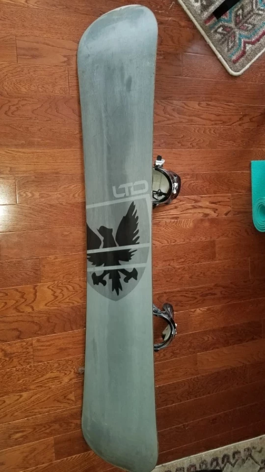 Used snowboard with bindings and helmet - photo 2