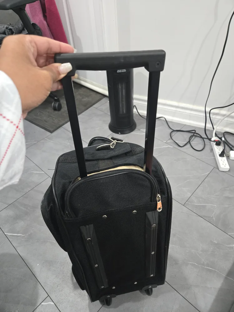 Heys Black Rolling Duffle Bag image indicator(3)