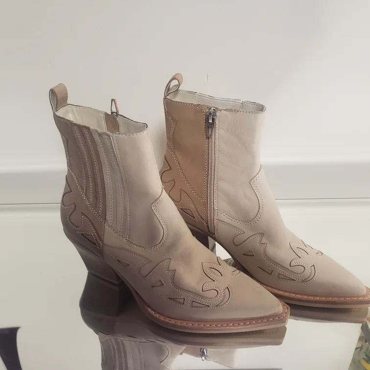 Tan & Beige Cowboy Boots image indicator(3)