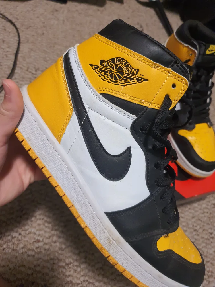 Air Jordan 1 Retro High OG 'Taxi' thumbnail