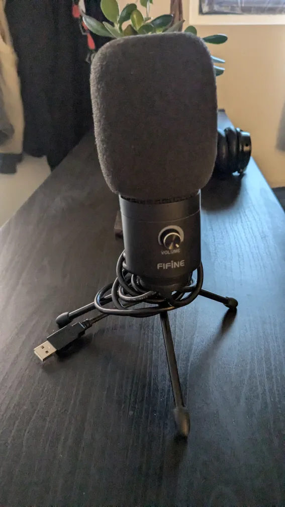 Fifine USB Condenser Microphone with Stand thumbnail