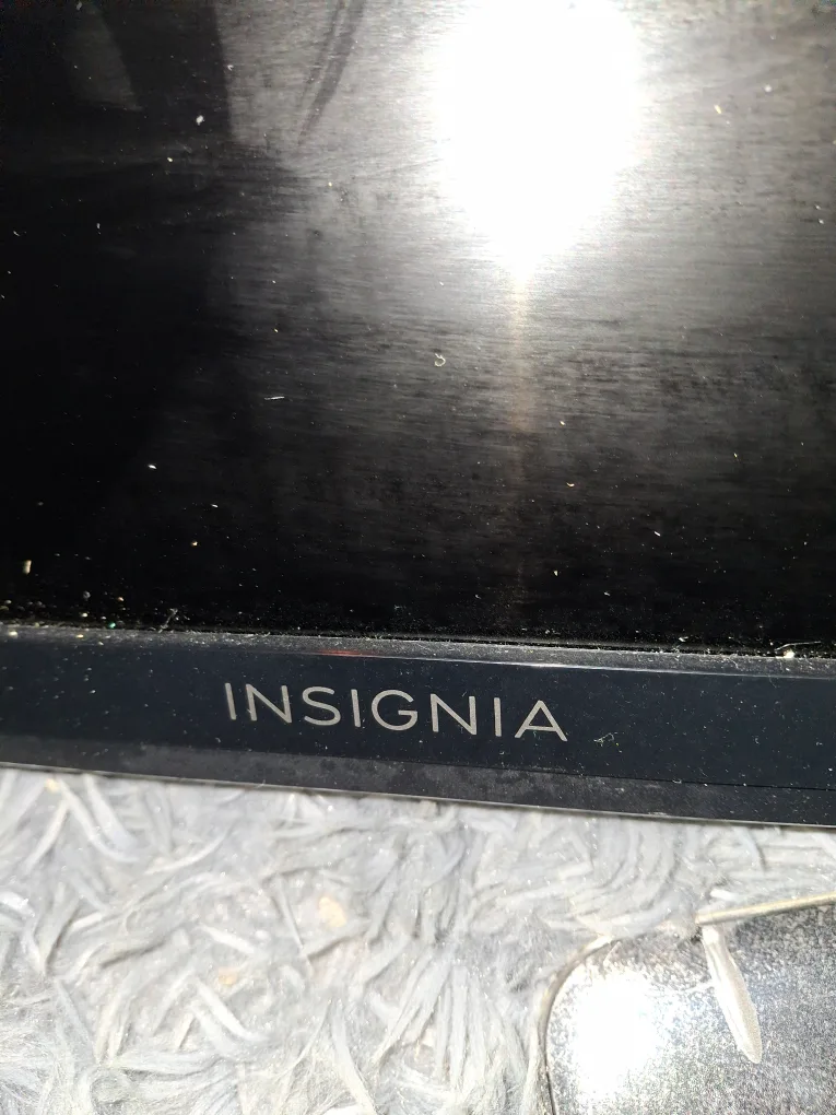 Insignia 22 inch TV with remote and stand image indicator(2)