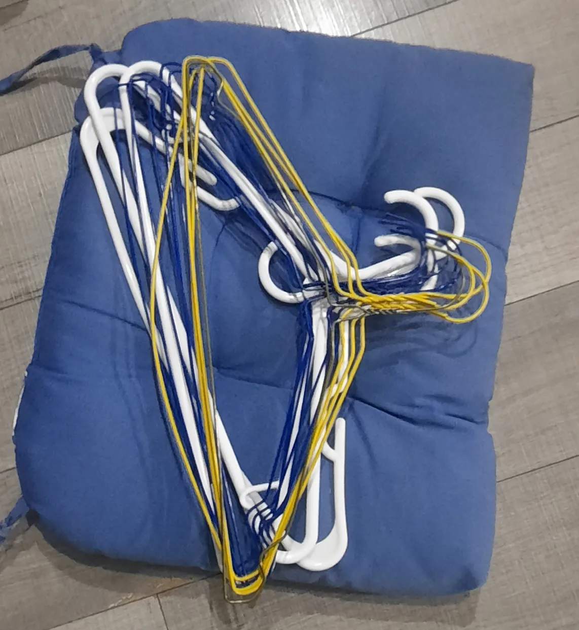 mix of Wire & plastic Hangers #freecycle thumbnail