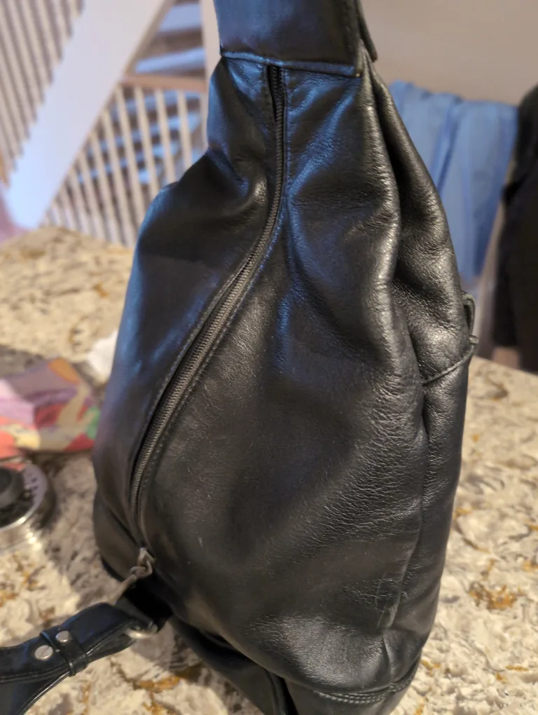 Black Leather Backpack image indicator(3)