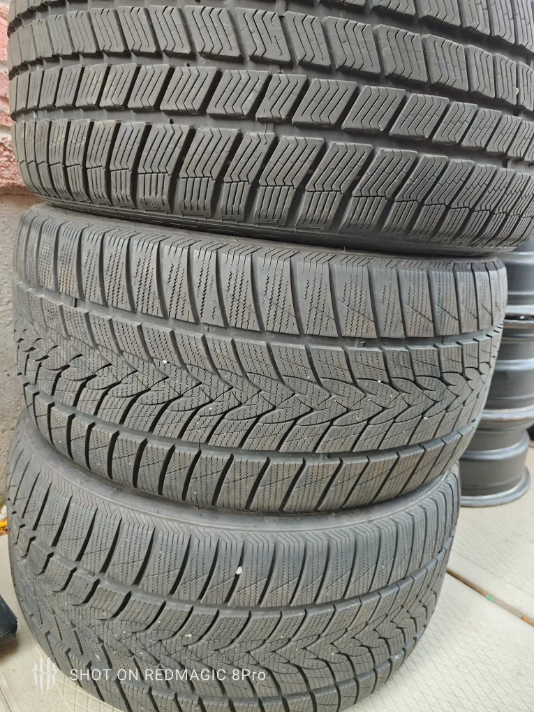 Set of 2 Used Winter Tires image indicator(3)