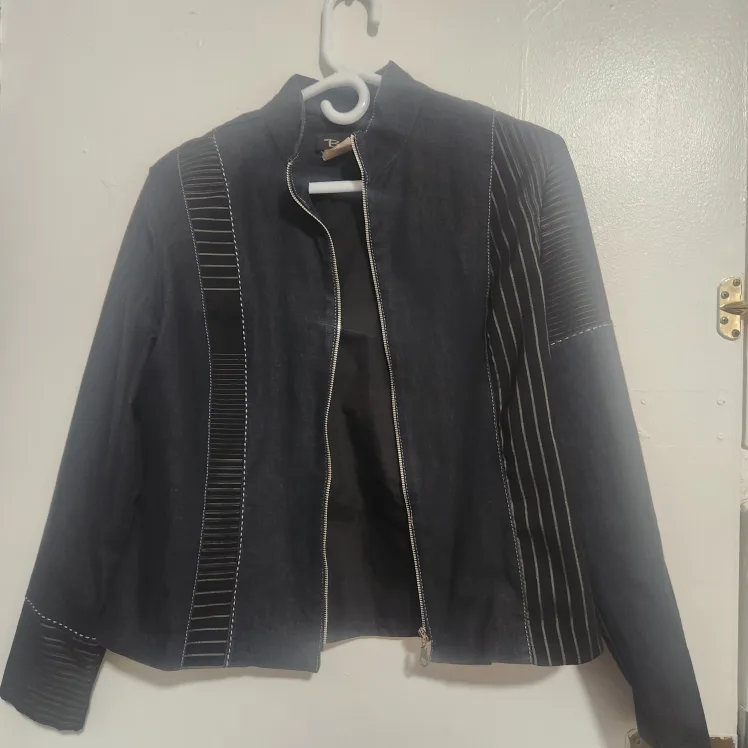 Bali Women's Black Zip Up Blazer and Pants Suit image indicator(5)