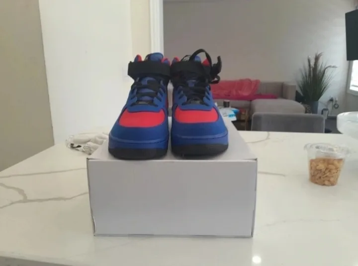 Nike Air Force 1 Mid image indicator(2)