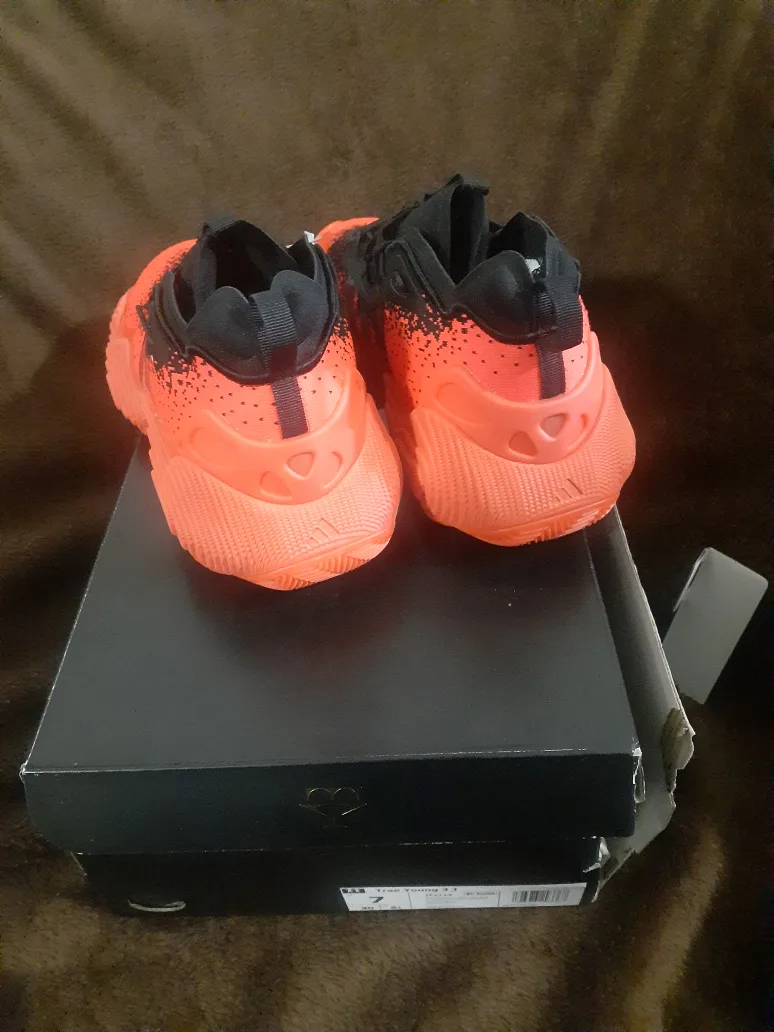 Adidas Trae young  3 solar red size 7y image indicator(3)