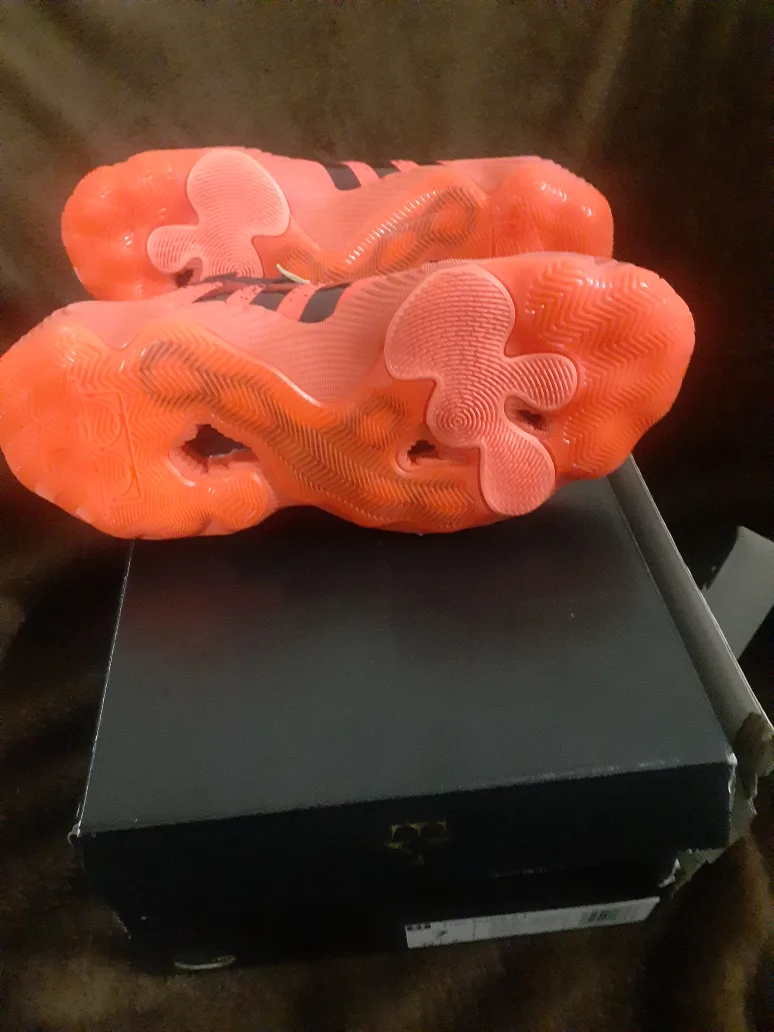 Adidas Trae young  3 solar red size 7y image indicator(4)