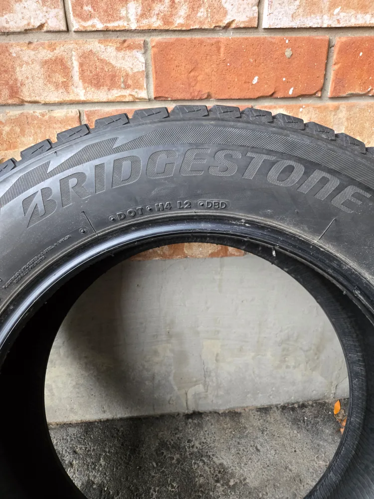 Bridgestone Blizak DM-V2 WINTER Tires 245/60R18 thumbnail