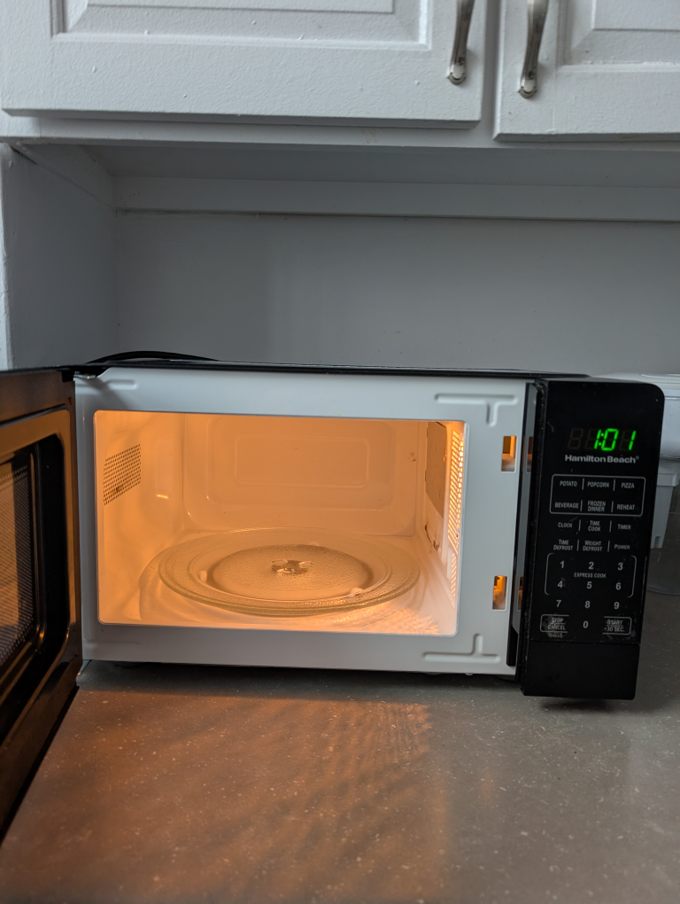 Hamilton Beach Microwave - photo 2