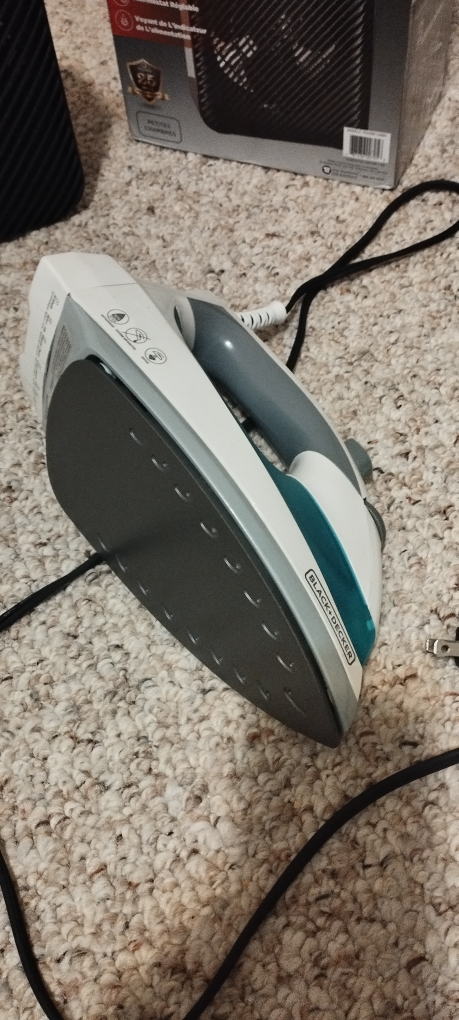 Black & Decker Iron like new - photo 2