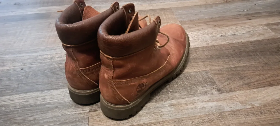 Timberland Boots - Size 11 Mens - Genuine Brown Leather image indicator(2)