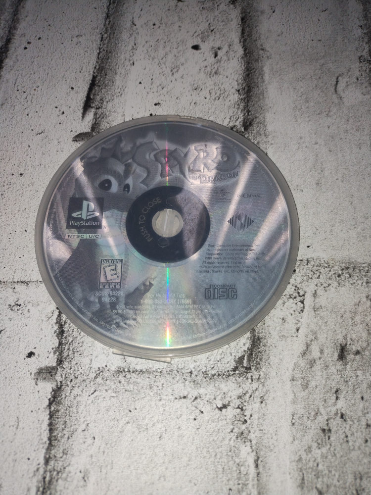 Spyro the Dragon PS1 disc w/plastic disc case.