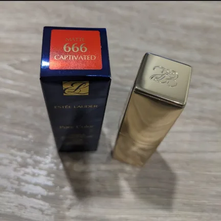 🇨🇦 Brand NEW Estée Lauder Pure Color Lipstick image indicator(2)