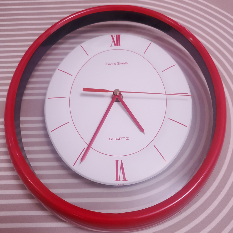 Daniel Dakota Statement Oval Acrylic Red Wall Clock - photo 2