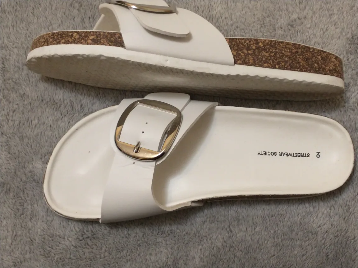 WHITE CORK SANDALS, SIZE 9. image indicator(2)