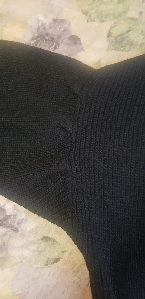 AMAZING NEW Black Knit Sweater. image indicator(2)