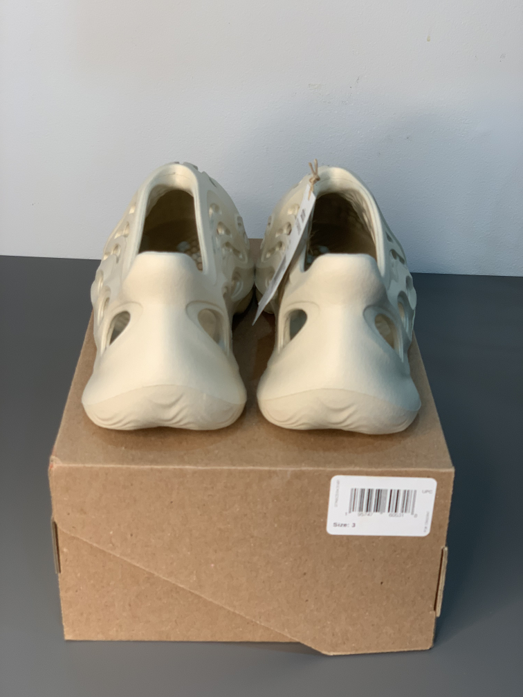 Yeezy Foam Runner 'Sand' Kids  Size 3 US - photo 3