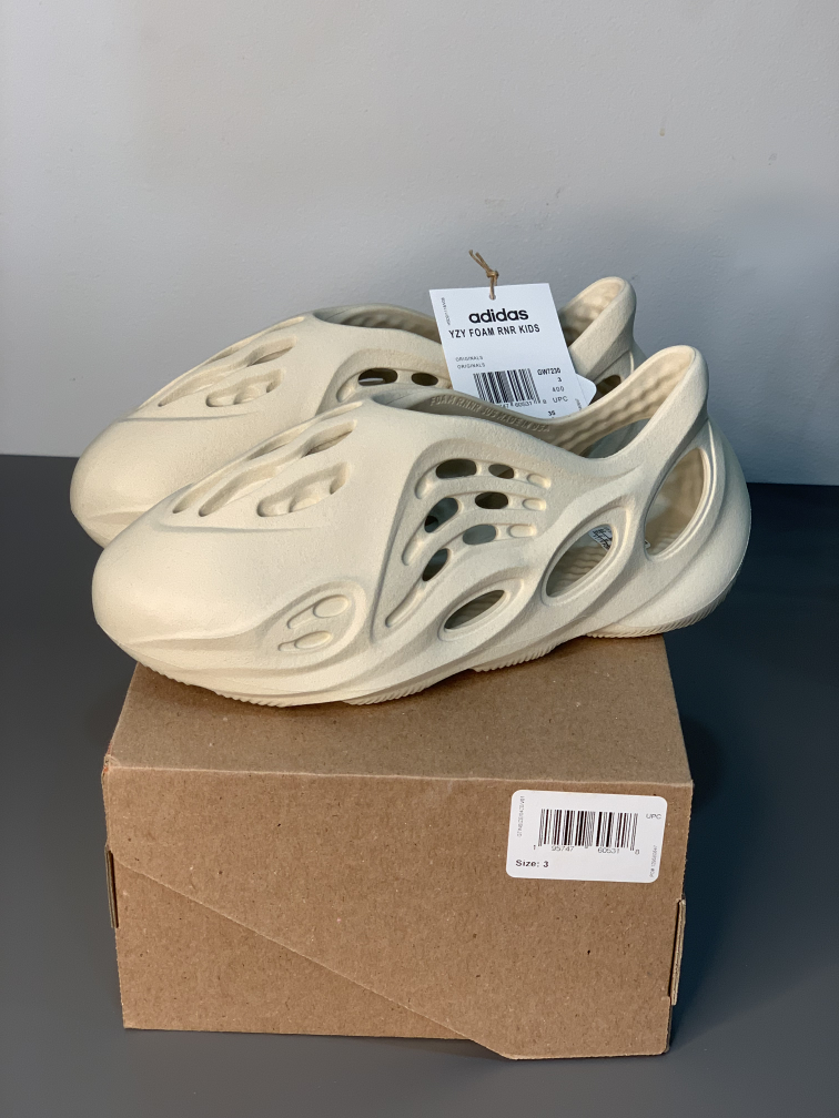 Yeezy Foam Runner 'Sand' Kids  Size 3 US - photo 4