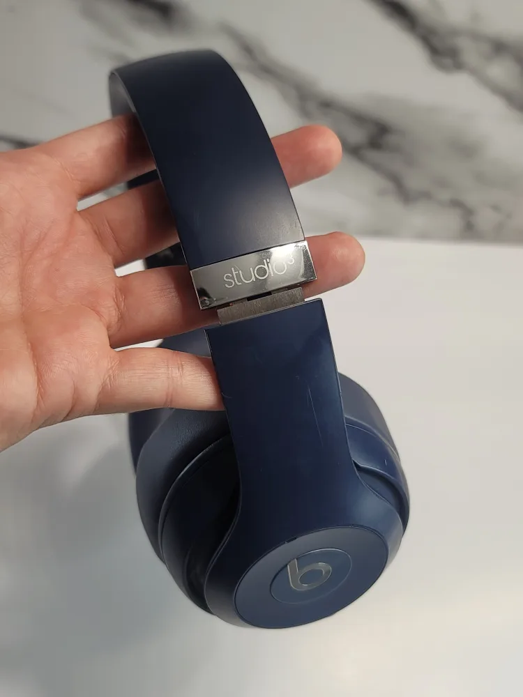 Beats Studio 3 Noise Canceling Wireless Headphones image indicator(8)