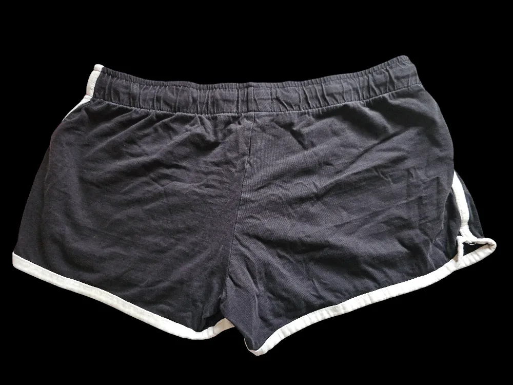 Black shorts image indicator(2)