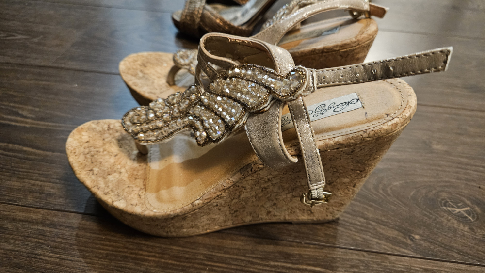 Women's Gold Wedge Sandals, Size 7.5 - photo 2