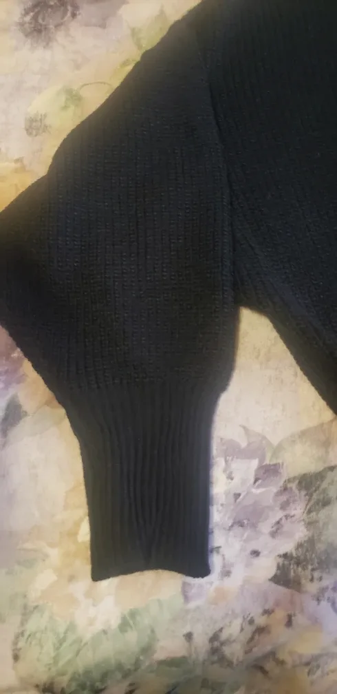 AMAZING NEW Black Knit Sweater. image indicator(3)