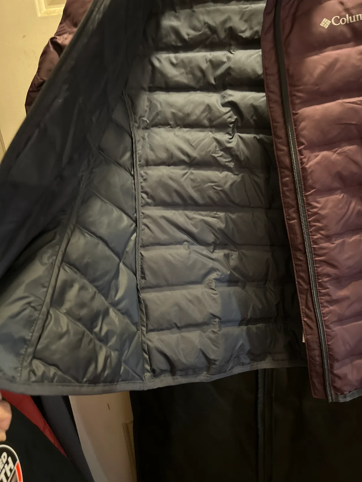 New Two sided Columbia Women's Puffer Jacket image indicator(3)