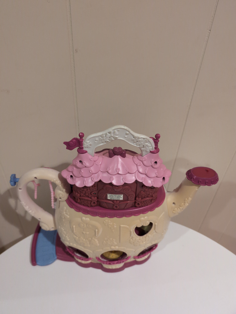 MY LITTLE PONIES TEA POT HOUSE - photo 3