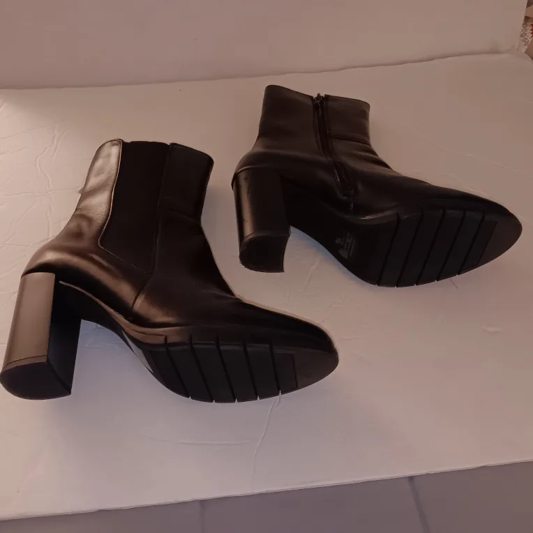 Black Leather Ankle Boots 8M/39M image indicator(4)