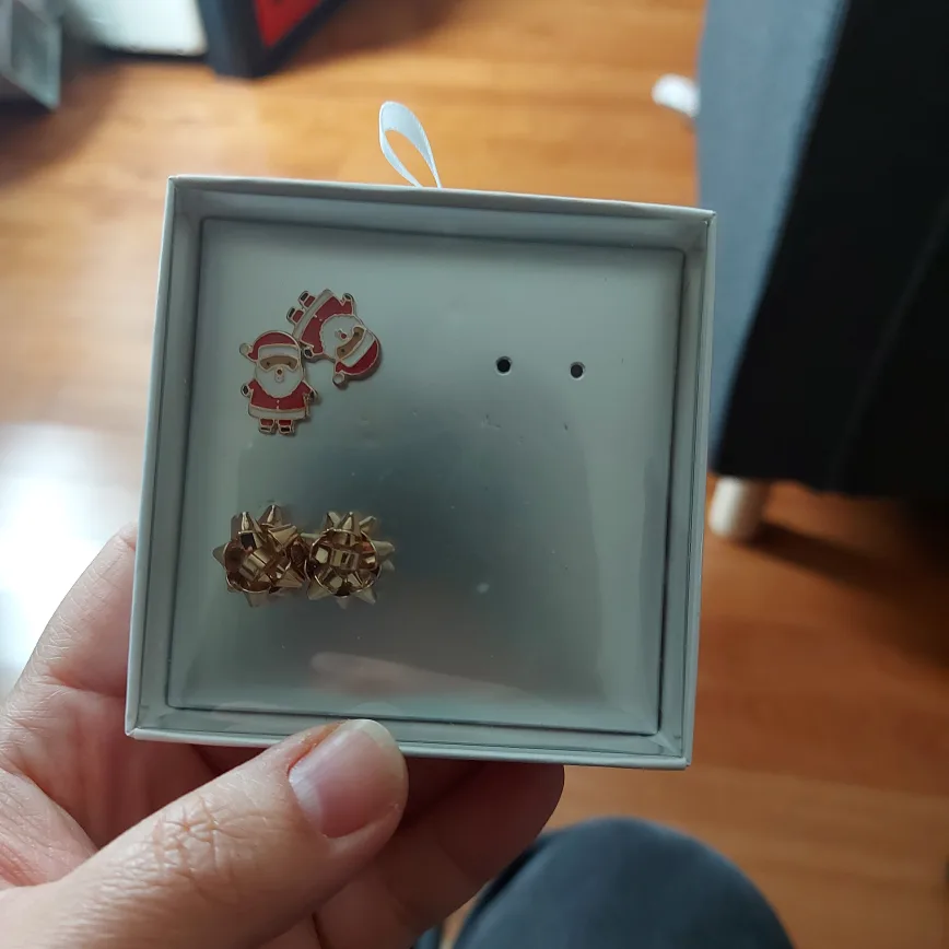 Christmas Santa and Bow Earrings image indicator(2)