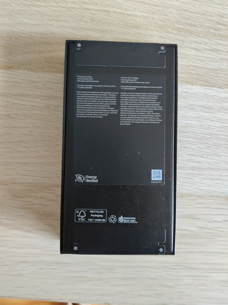 Brand new Samsung Galaxy S24 - with Charger - photo 2