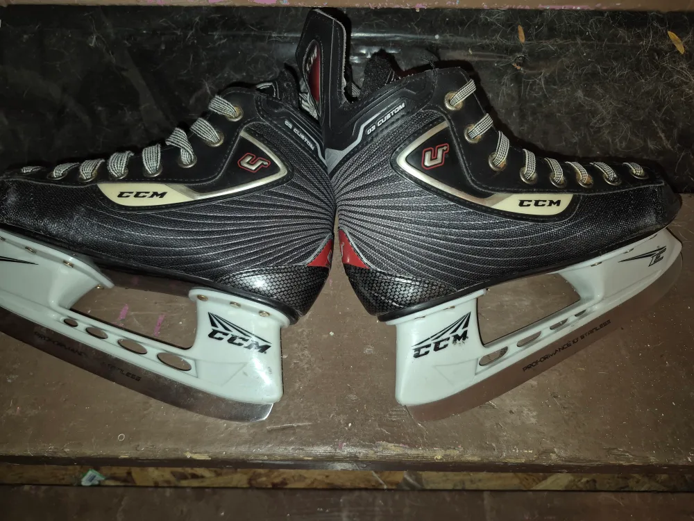 CCM Ice Skates size 3 image indicator(5)