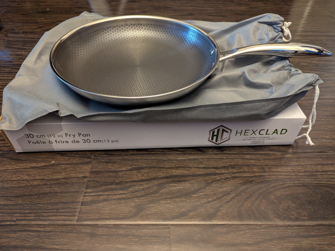 **Brand New** 50% off. HexClad Hybrid Fry Pan - 20cm  & 30cm