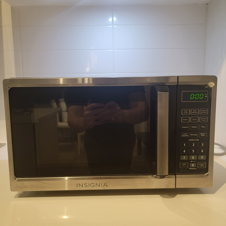 Insignia Microwave (plastic still on!)