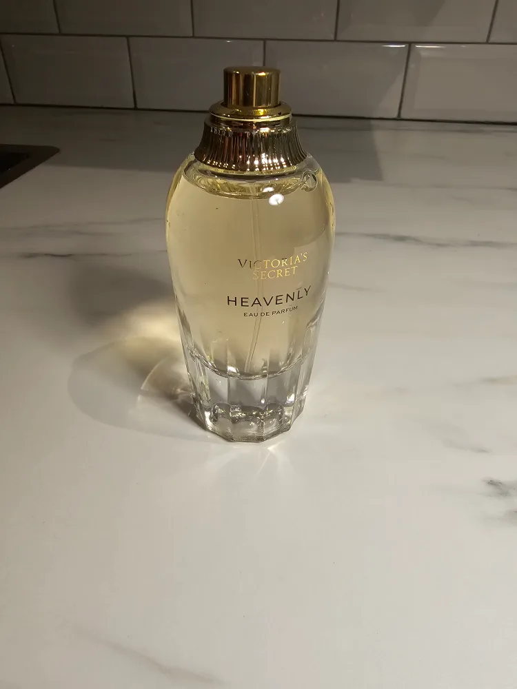 Victoria's Secret Heavenly Eau de Parfum thumbnail