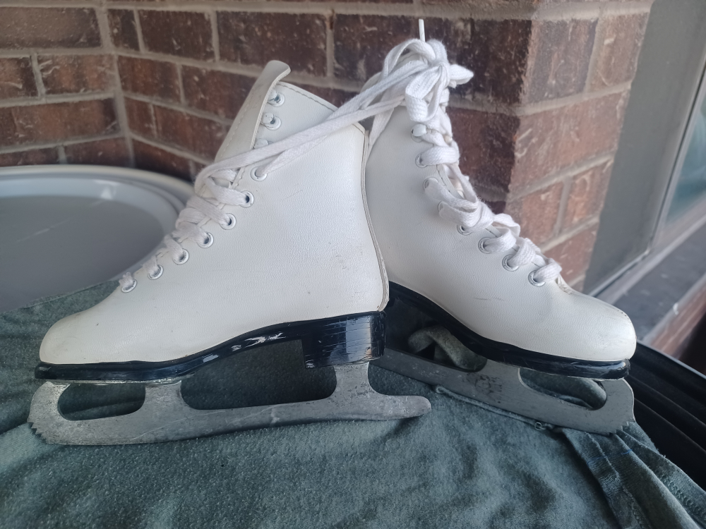 Vintage Galaxy Figure Skates Size 12Y