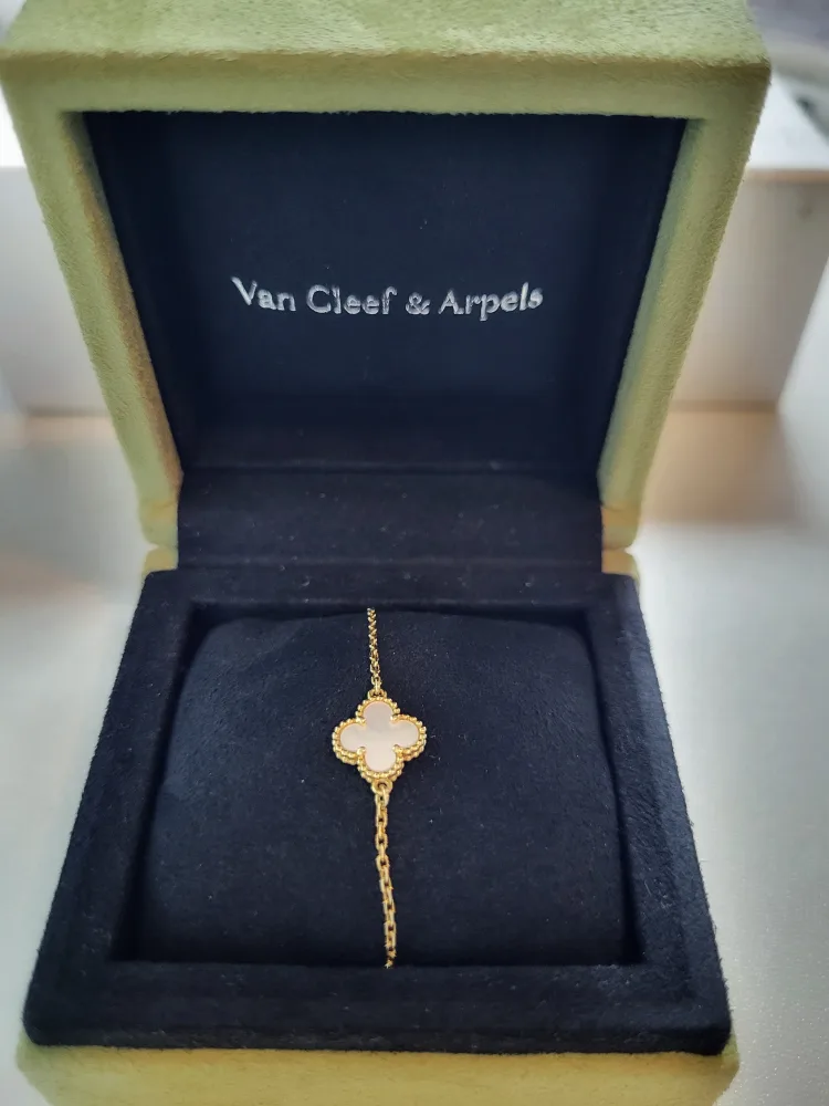 Authentic Van Cleef & Arpels Sweet Alhambra Bracelet image indicator(2)