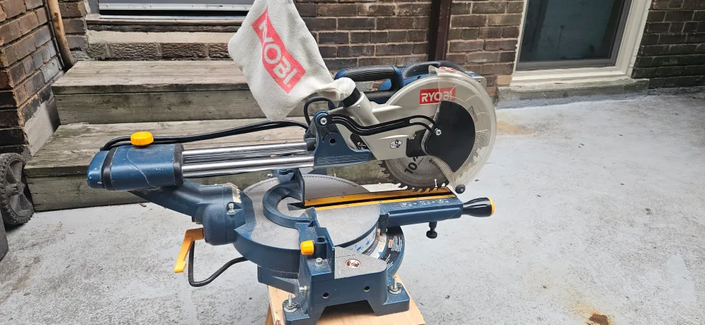 Ryobi 10-inch Compound Miter Saw thumbnail