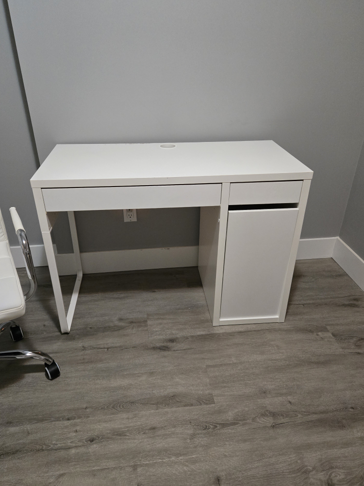 White desk and chair - photo 2