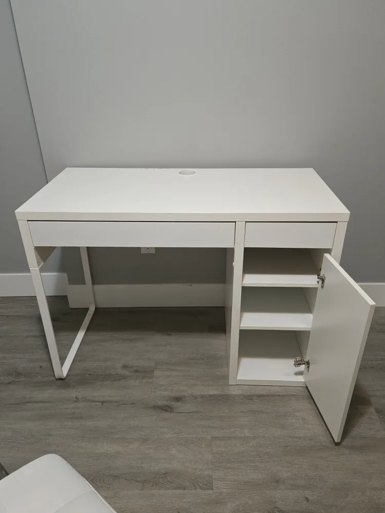 White desk and chair image indicator(3)