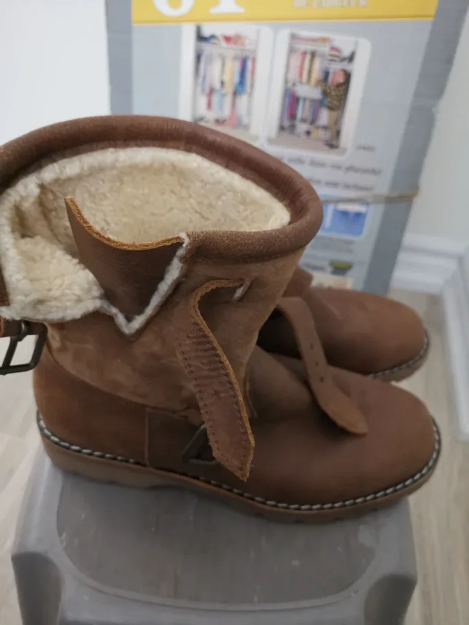 Roots Brown Leather Winter Boots image indicator(2)