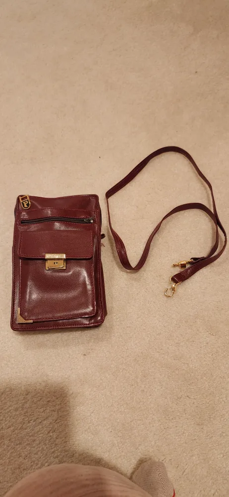 Leather Crossbody Bag #ThriftyPicks image indicator(3)