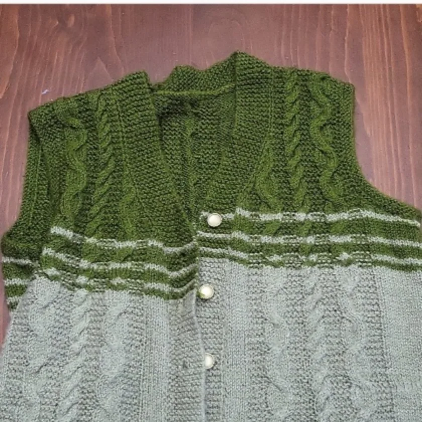 Women's knitted vest & cardigan image indicator(4)