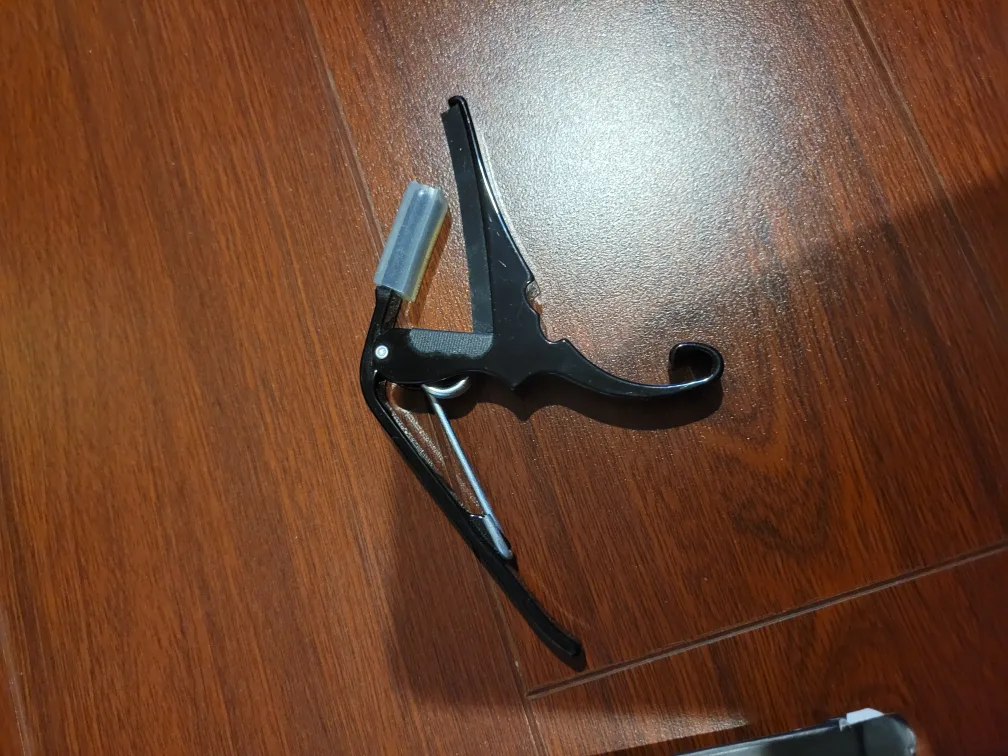 Yamaha F310 Acoustic Guitar with Case and Capo image indicator(5)