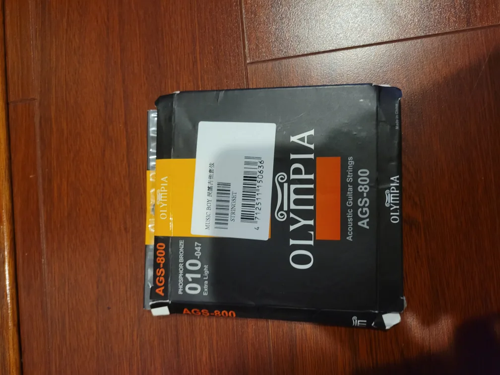 Yamaha F310 Acoustic Guitar with Case and Capo image indicator(6)